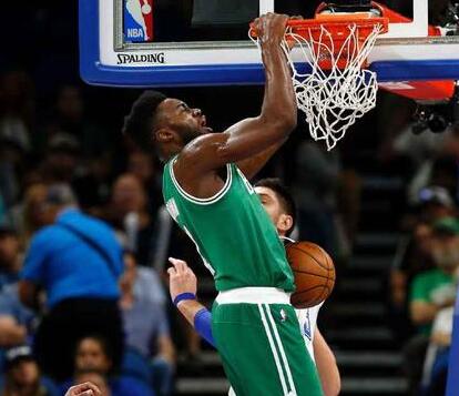 米体：彪马推出意大利超级杯用球，采用前沿科技打造（米体：彪马发布意大利超级杯官方用球，尖端科技加持）