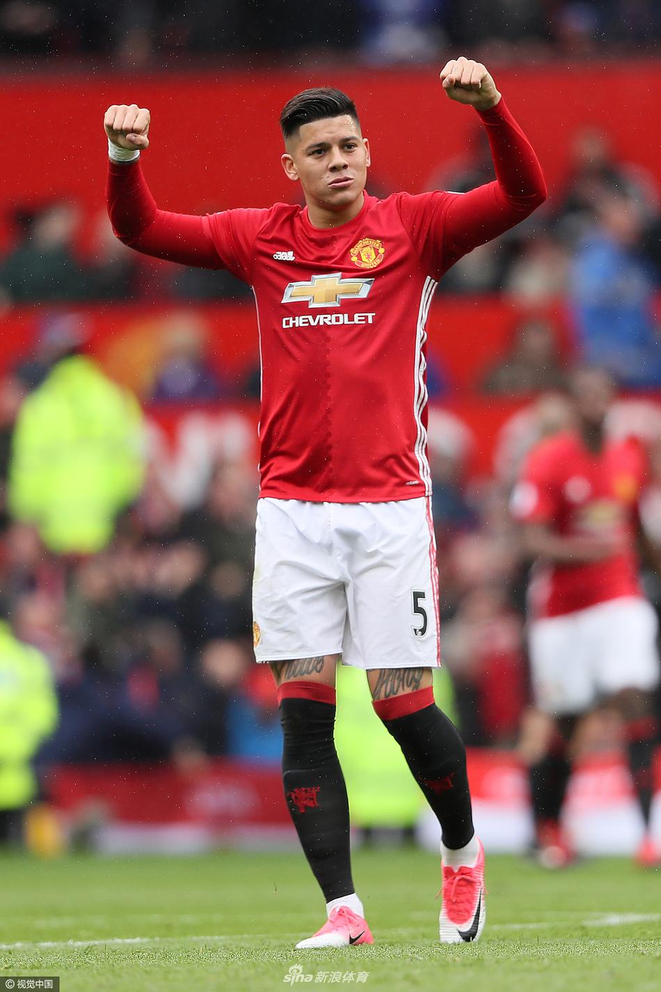 梅西一年三大MVP！造进球74个！快踢满全场还能边线一过四！（梅西一年揽三大MVP，参与74球；近乎全勤仍上演边线一挑四）