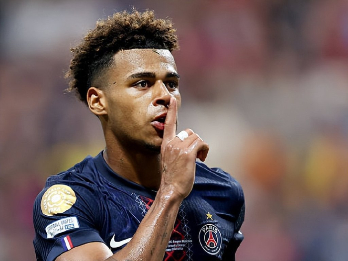 小米切尔：最近球队表现有所进步 漫长赛季会有起伏我们没放弃（小米切尔：球队近期状态回暖，漫长赛季难免波动但我们从未放弃）