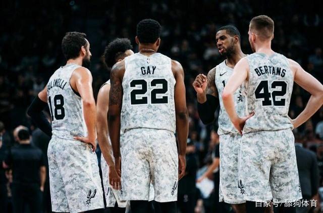 德比迎来关键胜利，米兰升至意甲积分榜第二（德比战奏凯，米兰升至意甲次席）