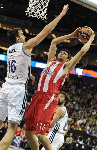 TA：曼城冬窗大概率召回埃切韦里，不排除留队的可能性（TA：曼城冬窗极可能召回埃切韦里，亦不排除其留队的可能）