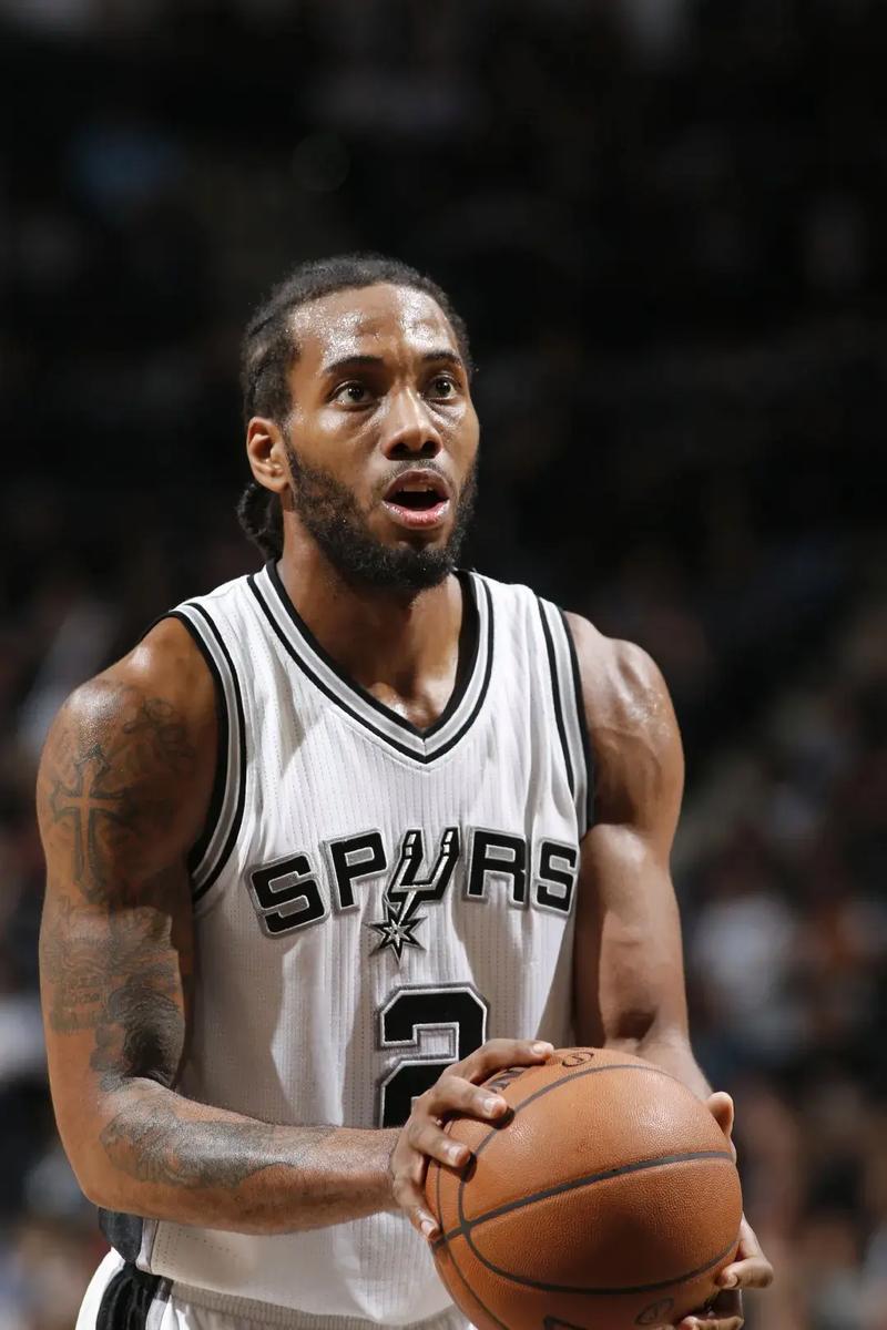 梦想与现实的交织：追梦的篮球之路（梦想照进现实：逐梦者的篮球征程）