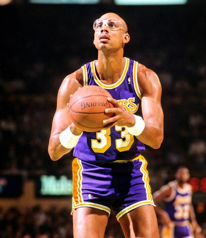 柏林联合vs弗赖堡：容诺夫、斯卡克首发，金特尔、格里福出战（柏林联合迎战弗赖堡：容诺夫、斯卡克先发，金特尔、格里福出场）