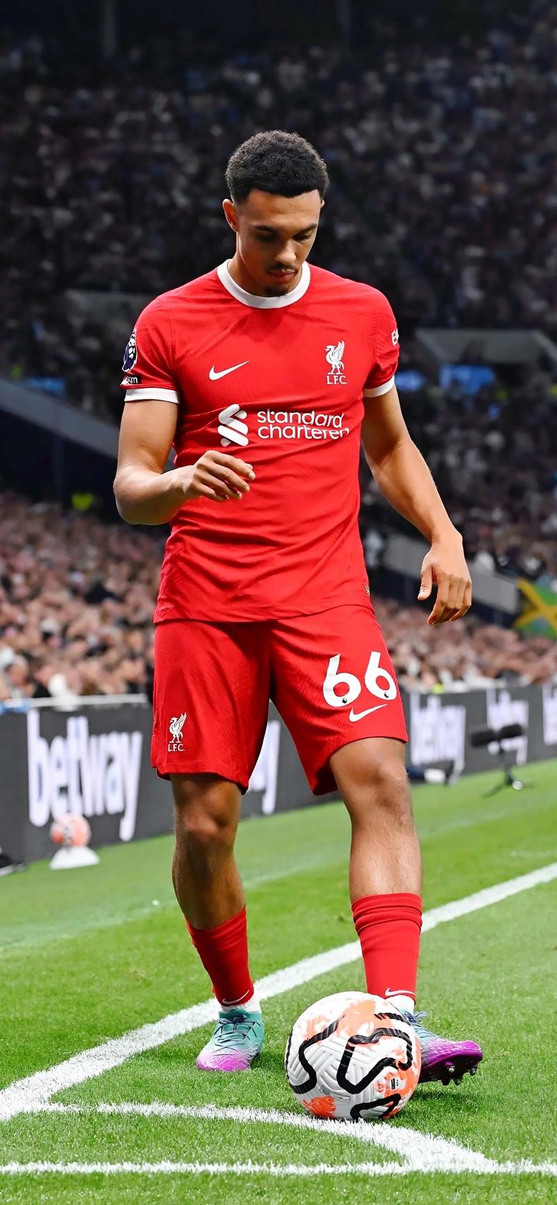 判若两队，武汉三镇前14轮5胜3平6负，后16轮1胜4平11负（反差悬殊：武汉三镇前14轮5胜3平6负，后16轮仅1胜4平11负）