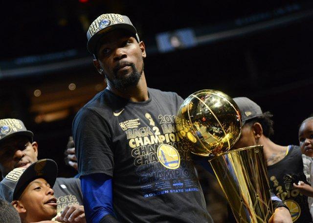 圣保罗官方：奥斯卡被确诊为迷走神经性晕厥，目前情况稳定（圣保罗官宣：奥斯卡确诊迷走神经性晕厥，状态稳定）