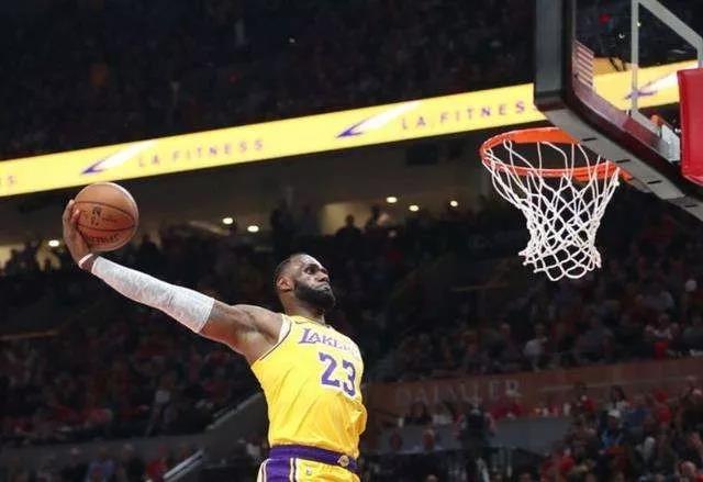 NBA：独行侠击败雄鹿 东契奇全场三双（NBA：独行侠力克雄鹿 东契奇砍下三双）
