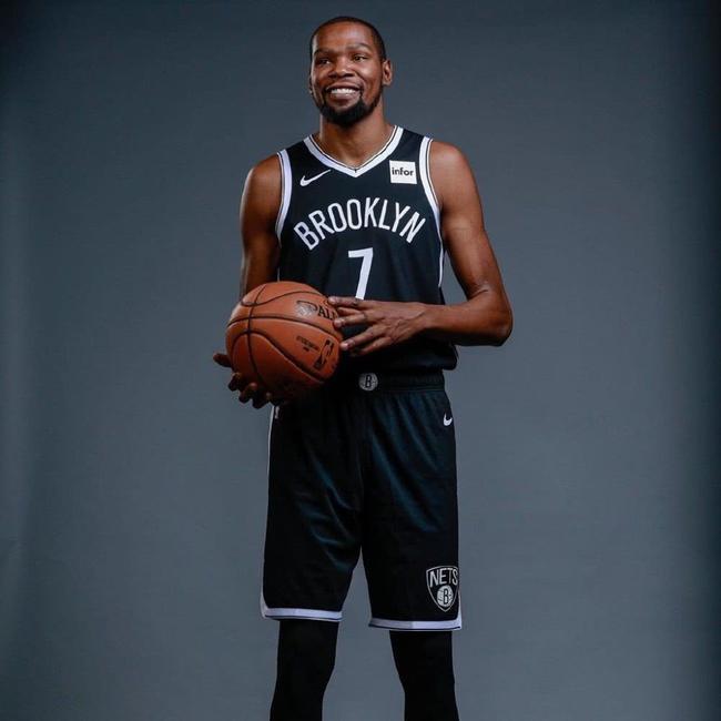 前队友莫尔费奥：让大因扎吉掏钱真的不容易，他有点小气（莫尔费奥谈大因扎吉：想让他买单不容易，确实有点小气）