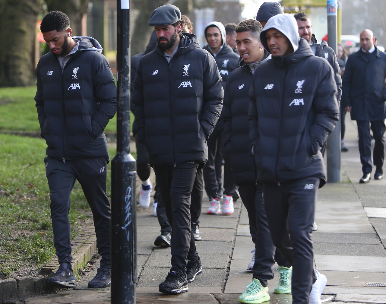 福克斯缺阵对文班赛季初的影响（福克斯缺席如何影响文班的赛季开局）