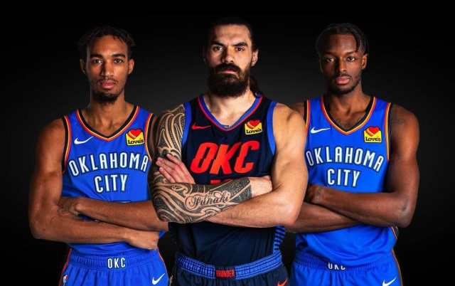 末节14分超神！库里贡献28分10篮板6助攻带队逆转（末节爆砍14分！库里28+10+6率队完成逆转）