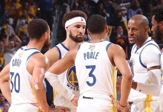 利物浦变阵！萨拉赫替补，维尔茨复出首发战西汉姆（利物浦调整阵容：萨拉赫暂列替补，维尔茨复出首发对阵西汉姆）