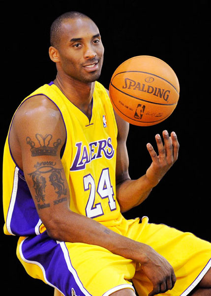 摧枯拉朽！唐斯中路突击 起飞滑翔力压珀尔特尔单臂暴力灌筐（唐斯中路强突起飞滑翔，强压珀尔特尔单臂重扣）