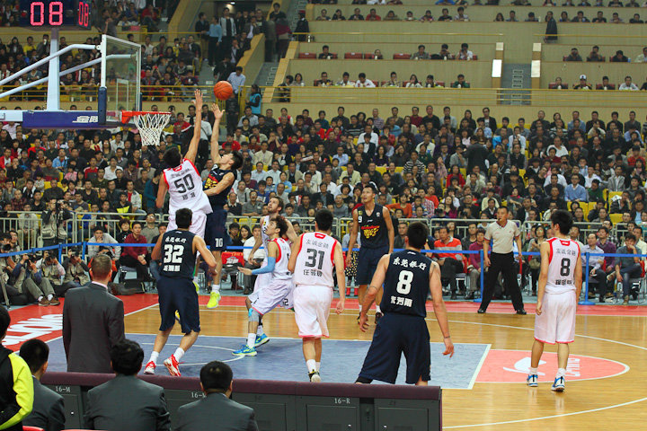 英媒：日本侵略者照片事件是个失误，布莱顿和英超此前都不了解此事（英媒称“日本侵略者”照片风波系失误，布莱顿与英超此前并不知情）